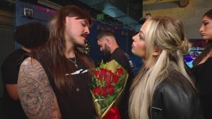 Liv Morgan finalmente regresa a WWE Raw y atrapa a Dominik Mysterio con una estrella femenina