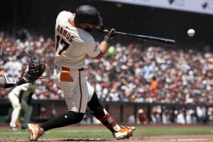 Los gigantes vencieron a los Medias Carmesí en Slugfest para conocer la secuencia