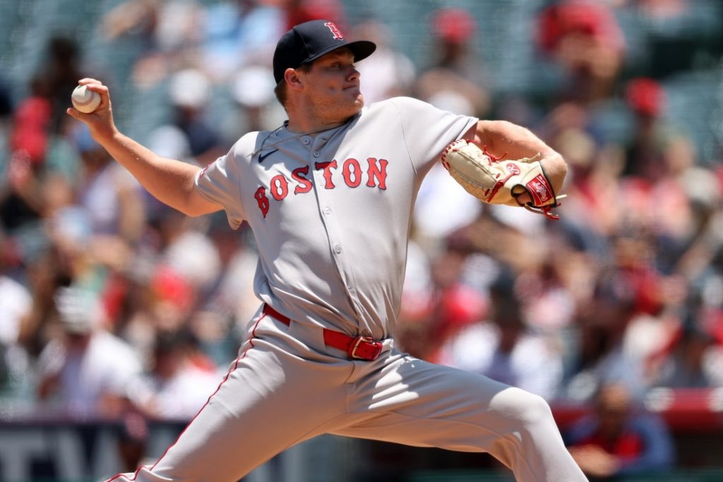 Seguidores de Yusei Kikuchi 12 mientras los ángeles barren los Medias Rojas