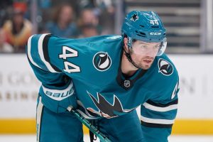 Los tiburones renuncian a D Marc-Edouard Vlasic después de 19 temporadas