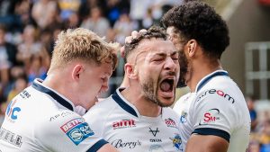 Liga Tall: Leeds Rhinos retiene la pelea de Wakefield para reclamar la tercera explicación después de los tributos de Rob Burrow