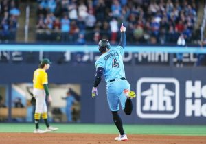 Jays Salvage Fourth Staight, retiene el tambor de A