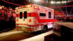 La superestrella de WWE Raw sufre lesiones horribles antes de lo que comienza el propósito; Los médicos lo hagan a la ayuda