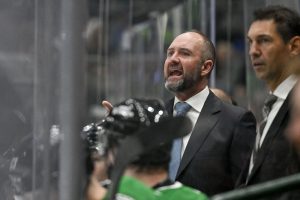 Las estrellas disparan a Peter DeBoer después de la tercera salida de las Finales Oeste.