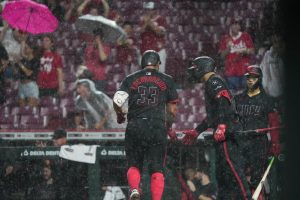 Christian Encarnación-Strand golpea el Doble Doble a los Rojos Diamondbacks anteriores