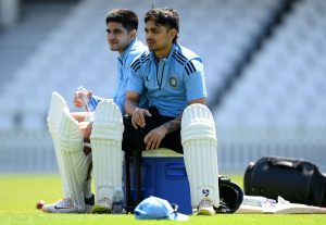 Shubman Gill e Ishan Kishan posan con los nietos de Sanjiv Goenka antes de ENG VS IND 2025 Evaluaciones [en imagen]