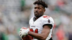 Antonio Brown: receptor abierto All-Pro en ruinas que intenta asesinar costos en Miami capturando
