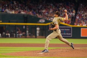 Seis Padres Force In Runs in Romp Over Diamondbacks