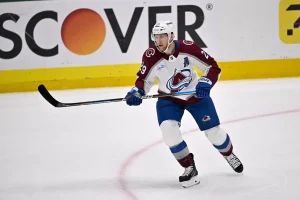 Nathan Mackinnon de AVS deja una respuesta de dos notas después de asistir al velo del rapero Jelly Roll en Denver