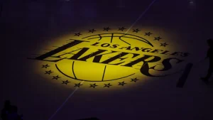 Los Lakers tienen nuevo dueño: los Buss ceden al equipo tras 46 años en la venta más grande de la historia | Wearing Files Spain