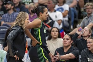Naphesa Collier cuestionable antes que el juego de Lynx-Sparks