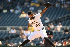 Los piratas RHP Dennis Santana suspendieron 4 juegos por la interacción de los fanáticos