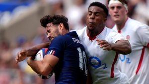 Immanuel Feyi-Waboso-Cardado como Inglaterra xv pierde ante Francia en el estadio Allianz Twickenham