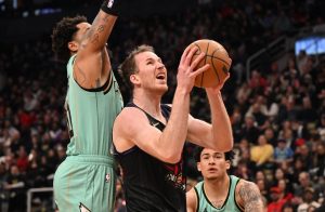 Fable: Raptors C Jakob Poeltl es de la misma opinión a un acuerdo de 4 años y $ 104 millones