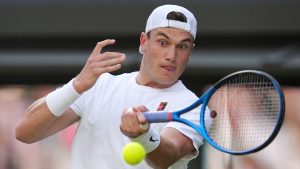 Wimbledon: Jack Draper se alivia en el segundo esférico después del oponente Sebastian Báez se retira herido, pero un par de británicos se retiran