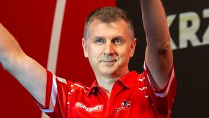 Polonia Darts Masters: Jonny Clayton sufre la primera salida esférica al héroe doméstico Krzysztof Ratajski