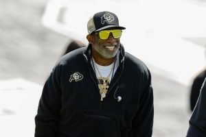 Enfermo Deion Sanders esperaba lograr trabajar pronto