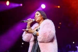 Nicki Minaj insta a sus fanáticos ya no a votar después de que Barbz se enfrenta a los fanáticos de BigxThaplug en el enfrentamiento de Billboard