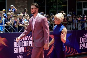 La porción de Olivia Dunne se destaca de MLB All-Big Establecer deporte mientras promociona a su novio Paul Skenes