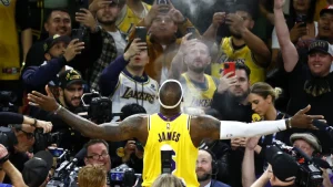 ¿Por qué LeBron James no será cambiado de los Lakers? | Carrying Files Spain