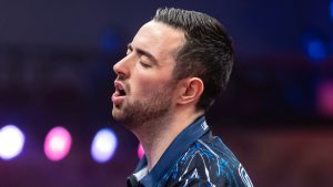 World Matchplay 2025: El campeón actual Luke Humphries sufre una pérdida de shock al Gian Van Veen, ya que Nathan Aspinall también pierde la noche de apertura