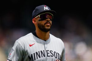 RELOJ: Carlos de gemelos Correa serenata por brutales cantos de “tramposo” en el Dodger Stadium