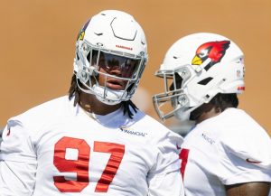 Rookie de los Cardenales de Walter Nolen III (ternero) para comenzar a comenzar el campamento