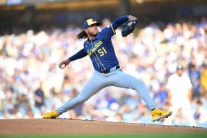 Papel de cerveceros enfocados para asignar aceleración roja contra los marlins