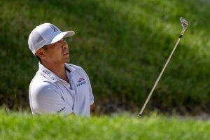 Kurt Kitayama asusta 59, un archivo de dirección de atado a 3M Comience