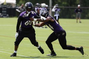 Ravens Te Isaiah probablemente (tobillo) “aproximadamente unas semanas”