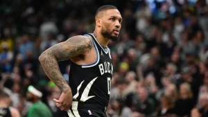 Una estrella de los Bucks cambia su número en el uniforme aprovechando la salida de Lillard | Sporting News Spain