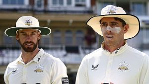 Campeonato del condado: Surrey Mejora las ambiciones de título vs Durham cuando James Anderson ataca a Lancashire en el cumpleaños