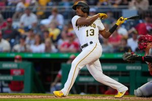 Los rojos logran 3B Ke’Bryan Hayes de Pirates