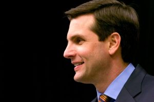 El ex entrenador de Vols, Derek Dooley, corriendo para el Senado de los Estados Unidos