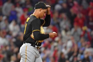 Los piratas promueven RHP Cam Sanders, Demote RHP Johan Oviedo