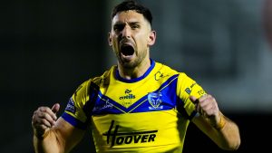 Inmensa liga: Warrington Wolves Fight le da una mano para vencer a los Dragones de Catalans 30-22 y aumentar las esperanzas de play-off