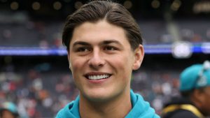 Louis Rees-Zammit: Bristol Bears Stamp Wales Winger para la temporada contemporánea después del regreso de rugby de la NFL