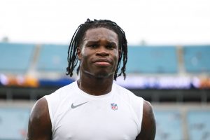 “Él ya está en banca”: los seguidores de la NFL reaccionan como Travis Hunter residiendo para perder el juego de pretemporada vs. Saints citando una lesión en la parte superior del cuerpo