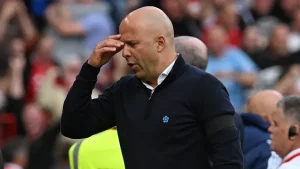 La mala noticia que recibió Arne Slot en el debut de Liverpool en la Premier League 25-26 | Carrying News Spain
