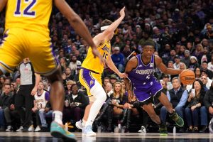 “Atentitudmente loco e irascible”: los seguidores de la NBA petrificados cuando Austin Reaves recibe clasificaciones relacionadas con la NBA 2K26 como $ 222,394,368 individuo totalmente conocido
