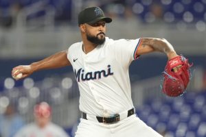Deadspin | Sandy Alcantara de Marlins cierra a las cartas de juego por tradicional
