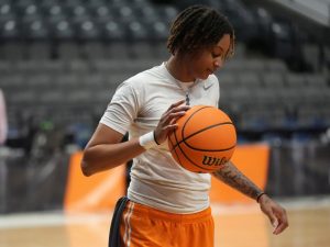 Deadspin | Tennessee suspende a G Ruby Whitehorn después de un arresto por asalto doméstico