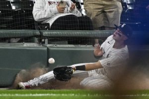 Deadspin | Shane Smith, White Sox Hand Royals First Shutout of Season