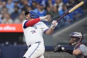 Deadspin | Los murciélagos de Blue Jays golpean a los gemelos con dificultades
