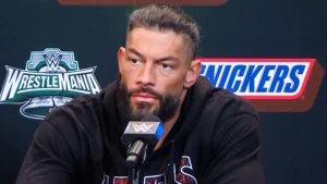 Roman reina para esperar el choque en París después de que la persona particular de la WWE lo saca fuera de servicio. Explorando la probabilidad