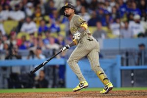 Deadspin | Padres esperan que Luis Arraáz se apresure en secuencia en gemelos