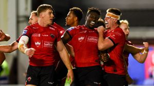 Liga expansiva: Salford Pink Devils reclama una victoria de choque en Warrington Wolves a pesar de la agitación cuando Hull KR venció a St Helens