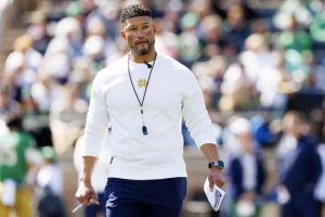 La clasificación No. 6 de Notre Dame examinada como el estudiante de primer año QB CJ Carr debuts contra Miami | Deadspin.com