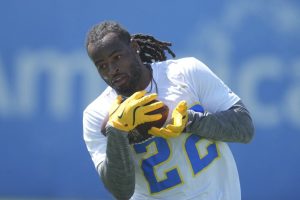 Deadspin | Chargers RB Najee Harris (Eye) despejado para el contacto, tal vez la Semana 1 de Play Play 1
