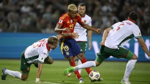 Cómo está Lamine Yamal tras salir con una molestia del España vs. Bulgaria  | Sporting News Spain